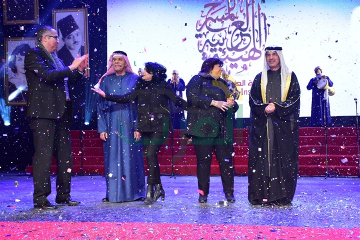 بالصور .."الطوق والأسورة" تفوز بجائزة افضل عرض بمهرجان المسرح العربي بالصور .."الطوق والأسورة" تفوز بجائزة افضل عرض بمهرجان المسرح العربي