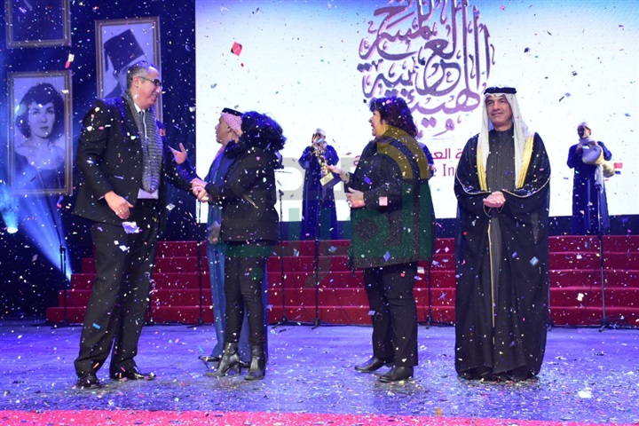 بالصور .."الطوق والأسورة" تفوز بجائزة افضل عرض بمهرجان المسرح العربي بالصور .."الطوق والأسورة" تفوز بجائزة افضل عرض بمهرجان المسرح العربي