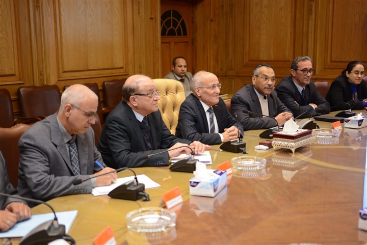 "العصار" يستقبل مستشار رئيس جمهورية السنغال ورئيس شركة فالكون لبحث سبل التعاون المشترك "العصار" يستقبل مستشار رئيس جمهورية السنغال ورئيس شركة فالكون لبحث سبل التعاون المشترك