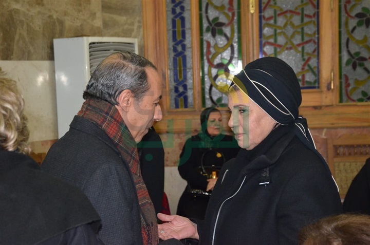 بالصور.. أسرة مخرج فوازير"عمو فؤاد" تتلقي العزاء في فقيدهم بالصور.. أسرة مخرج فوازير"عمو فؤاد" تتلقي العزاء في فقيدهم