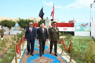 محافظ كفر الشيخ ومساعد وزير الداخلية يضعان إكليل الزهور علي النصب التذكاري لشهداء الشرطة