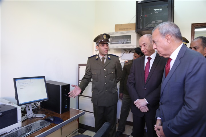 محافظ قنا ومدير الأمن يفتتحان نقطة شرطة الكلاحين بالمنطقة الصناعية بمدينة قفط