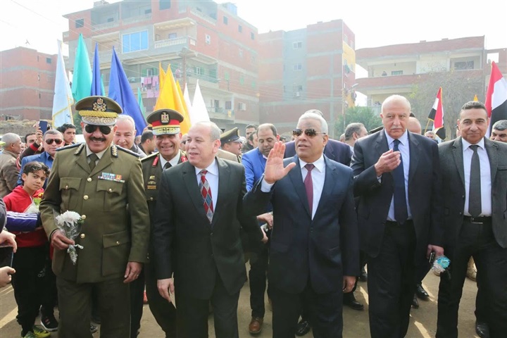 بالصور.. محافظ كفر الشيخ ومساعد وزير الداخلية يضعان إكليل الزهور علي النصب التذكاري لشهداء الشرطة