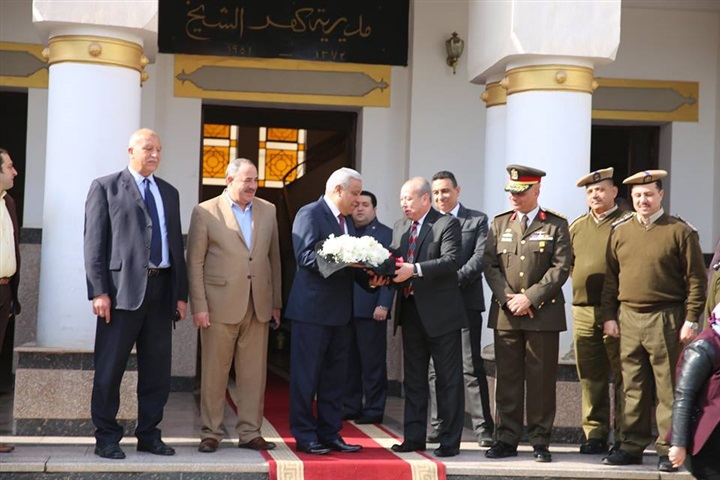 بالصور.. محافظ كفر الشيخ يهنئ مدير الأمن بعيد الشرطة الـ 67