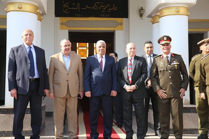 بالصور.. محافظ كفر الشيخ يهنئ مدير الأمن بعيد الشرطة الـ 67
