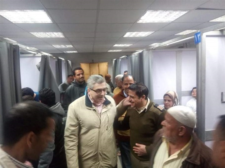 عميد طب بنها يتفقد مستشفى الجامعة 