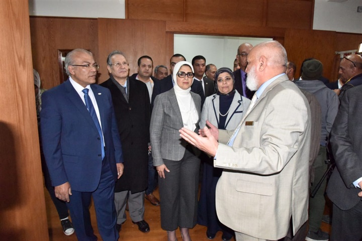 وزيرة الصحة تتفقد مستشفى "هيئة قناة السويس" وتشيد بالخدمة الطبية المقدمة للمرضى