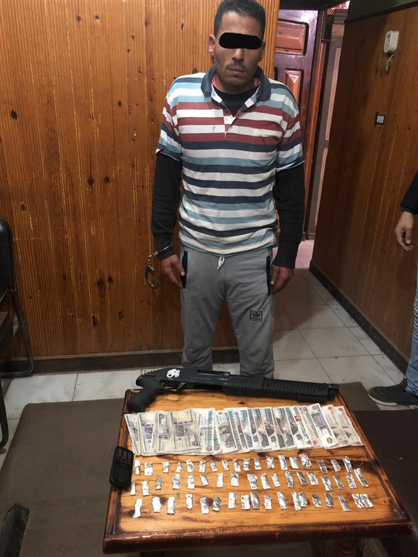 بالصور.. القبض علي 6 متهمين بحوزتهم 4 قطع سلاح ومواد مخدرة بكفر الشيخ