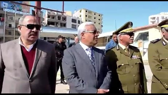 بالصور.. ضباط كفر الشيخ يوزعون الحلوي والورود علي المواطنين احتفالا بعيد الشرطة