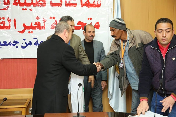 بالفيديو والصور..الأرومان توزع أجهزة طبية وكراسي متحركة لغير القادرين بكفر الشيخ