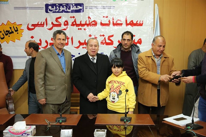 بالفيديو والصور..الأرومان توزع أجهزة طبية وكراسي متحركة لغير القادرين بكفر الشيخ