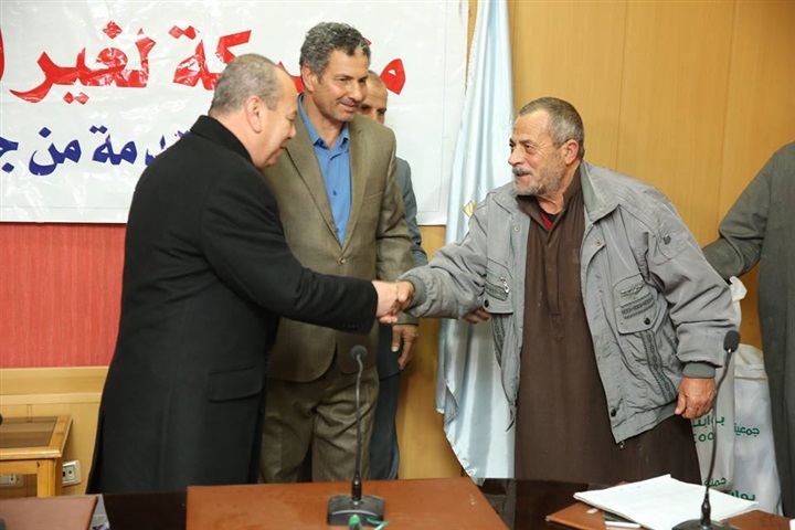 بالفيديو والصور..الأرومان توزع أجهزة طبية وكراسي متحركة لغير القادرين بكفر الشيخ