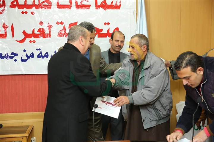 بالفيديو والصور..الأرومان توزع أجهزة طبية وكراسي متحركة لغير القادرين بكفر الشيخ