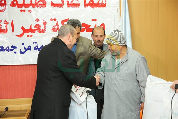 بالفيديو والصور..الأرومان توزع أجهزة طبية وكراسي متحركة لغير القادرين بكفر الشيخ