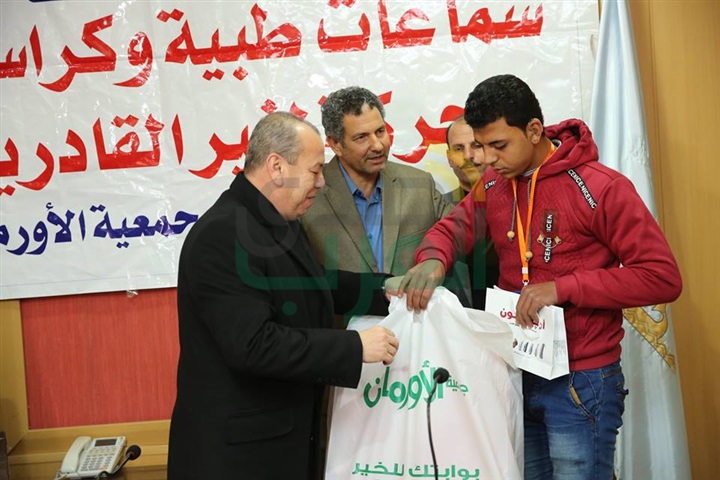 بالفيديو والصور..الأرومان توزع أجهزة طبية وكراسي متحركة لغير القادرين بكفر الشيخ