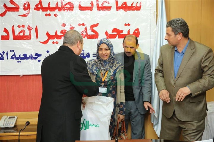 بالفيديو والصور..الأرومان توزع أجهزة طبية وكراسي متحركة لغير القادرين بكفر الشيخ