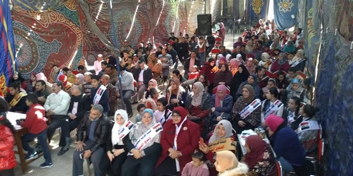 "المهن التعليمية بملوي" تكرم أبناء المعلمين المتفوقين في الشهادات العامة