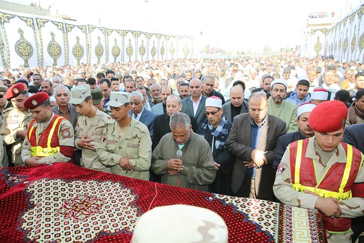 بالفيديو والصور..في مشهد جنائزي مهيب.. كفر الشيخ تودع شهيد سيناء من مسقط رأسه