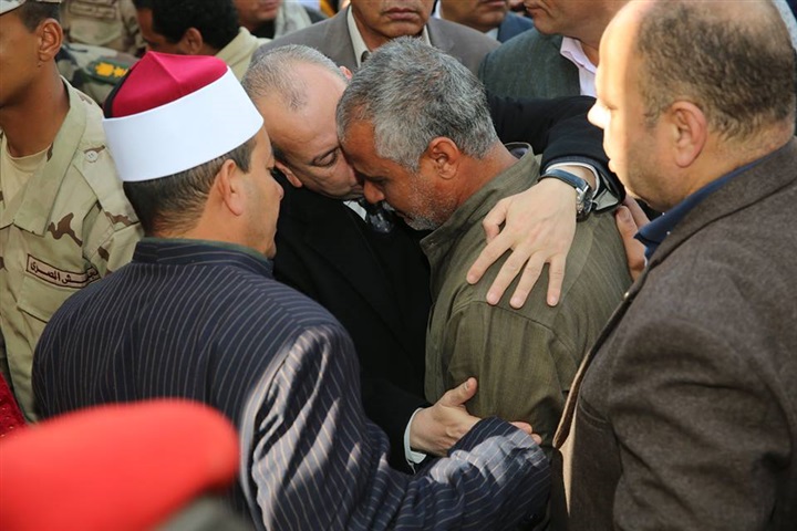 بالفيديو والصور..في مشهد جنائزي مهيب.. كفر الشيخ تودع شهيد سيناء من مسقط رأسه