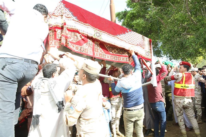 بالفيديو والصور..في مشهد جنائزي مهيب.. كفر الشيخ تودع شهيد سيناء من مسقط رأسه