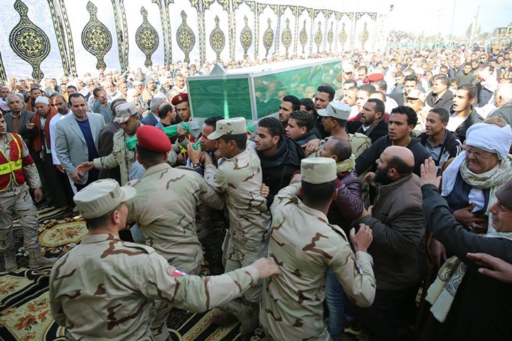 بالفيديو والصور..في مشهد جنائزي مهيب.. كفر الشيخ تودع شهيد سيناء من مسقط رأسه