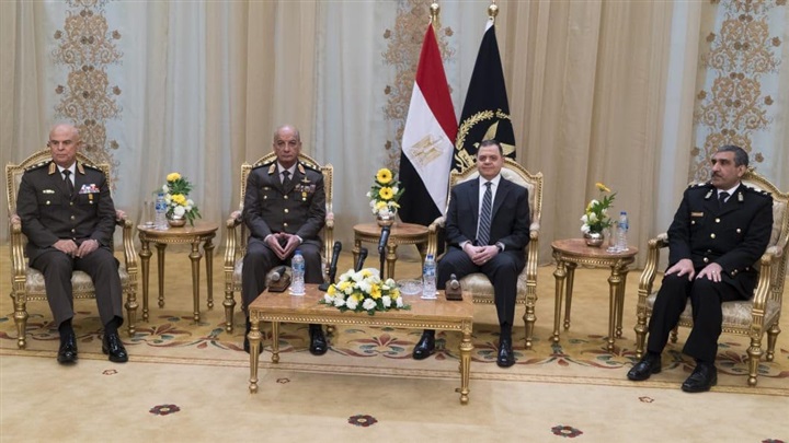 وزير الدفاع ورئيس الأركان يهنئون وزير الداخلية بعيد الشرطة وزير الدفاع ورئيس الأركان يهنئون وزير الداخلية بعيد الشرطة