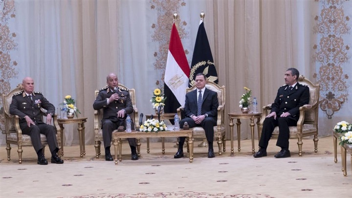 وزير الدفاع ورئيس الأركان يهنئون وزير الداخلية بعيد الشرطة وزير الدفاع ورئيس الأركان يهنئون وزير الداخلية بعيد الشرطة