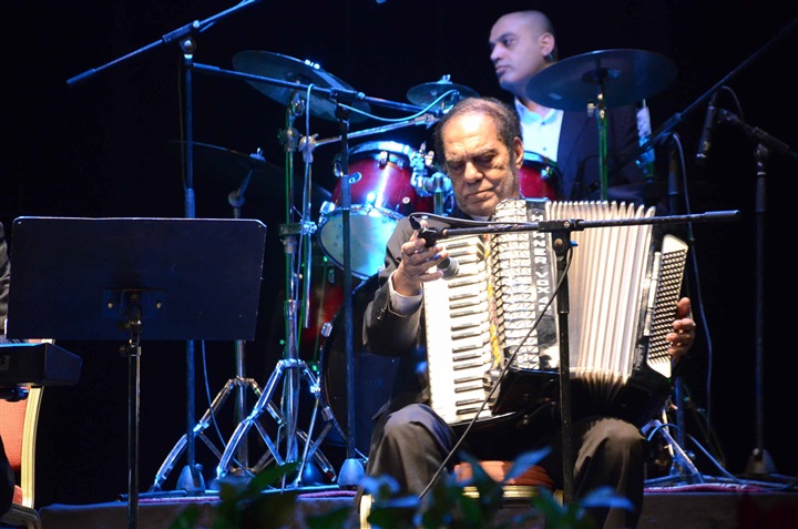 بالصور.. عازف الجيتار الهامي خورشيد يتألق بحفل كامل العدد بدار الأوبرا المصرية