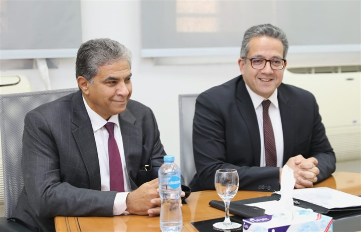 لقاء وزير الآثار بالعاملين بمتحف الحضارة