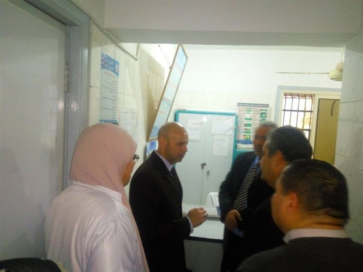 وكيل وزارة الصحة بالشرقية يتابع منافذ تقديم الخدمة الصحية بفاقوس