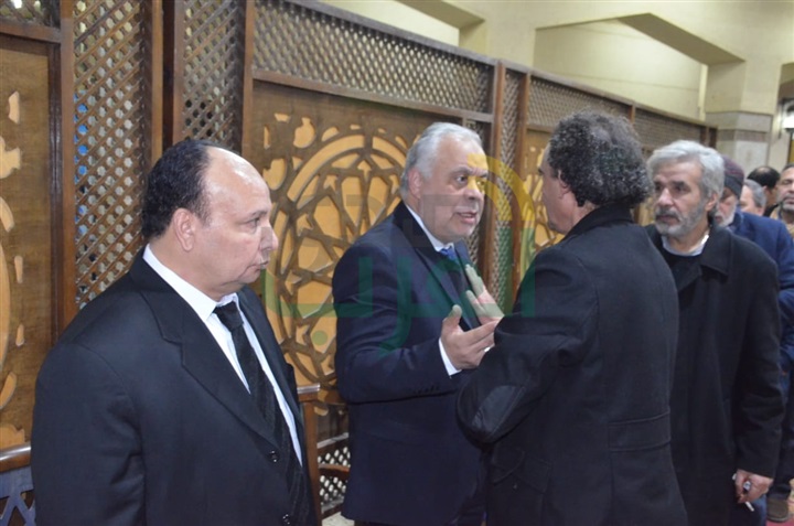 بالصور.. نجوم الفن يشاركان مراسم عزاء والدة الفنان محمود عبد الغفار بالصور.. نجوم الفن يشاركان مراسم عزاء والدة الفنان محمود عبد الغفار
