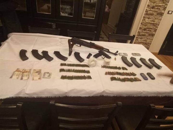 مصرع عنصرين وضبط 70 قضية مخدرات و39 قطعة سلاح أثناء حملة بمنطقة السحر والجمال