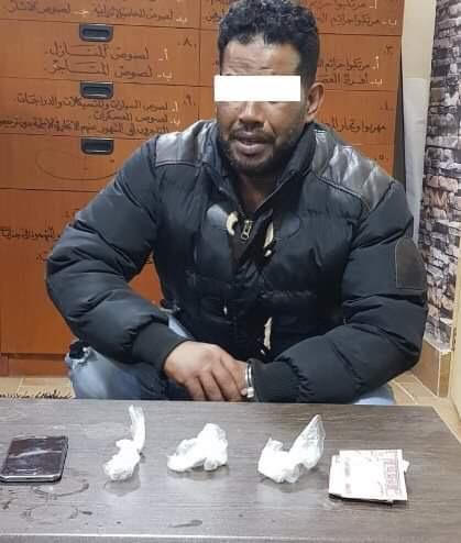 مصرع عنصرين وضبط 70 قضية مخدرات و39 قطعة سلاح أثناء حملة بمنطقة السحر والجمال