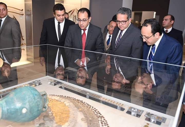 رئيس الوزراء يتفقد متحف الفن الإسلامي .. ويؤكد: نملك ثروة حقيقية رئيس الوزراء يتفقد متحف الفن الإسلامي .. ويؤكد: نملك ثروة حقيقية