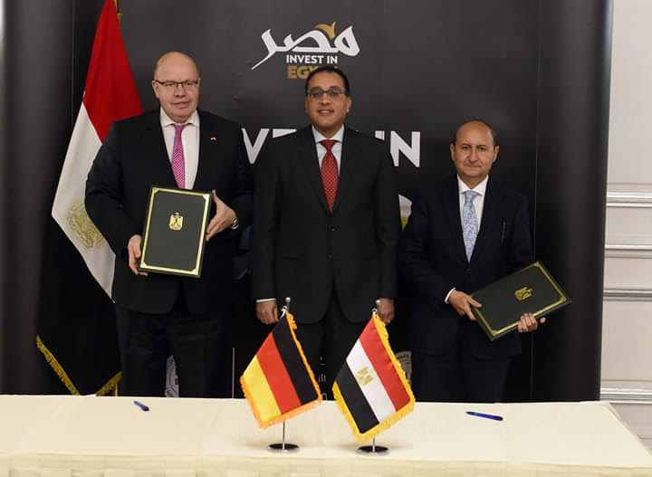 رئيس الوزراء يشهد توقيع إعلان مشترك لتعميق العلاقات التجارية والاقتصادية بين مصر وألمانيا رئيس الوزراء يشهد توقيع إعلان مشترك لتعميق العلاقات التجارية والاقتصادية بين مصر وألمانيا
