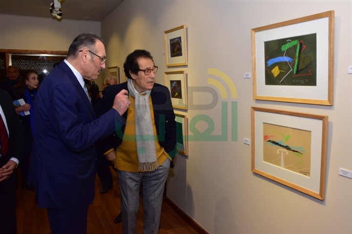 بالصور.. الفنان فاروق حسنى يفتتح معرضه الجديد.. والسفير السعودى يشيد باللوحات