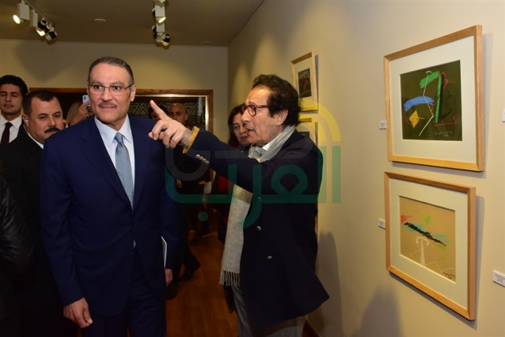 بالصور.. الفنان فاروق حسنى يفتتح معرضه الجديد.. والسفير السعودى يشيد باللوحات