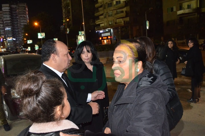بالصور.. نجوم الفن يشاركان مراسم عزاء والدة الفنان محمود عبد الغفار بالصور.. نجوم الفن يشاركان مراسم عزاء والدة الفنان محمود عبد الغفار