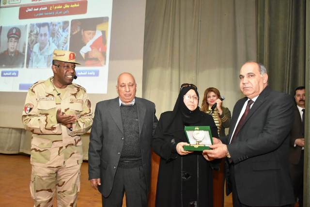 محافظ الشرقية يُشيد بمجهودات قوات الدفاع الشعبي والعسكري الثقافيه والتدريبيه لتأهيل القيادات التعليميه بالمحافظة