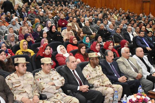 محافظ الشرقية يُشيد بمجهودات قوات الدفاع الشعبي والعسكري الثقافيه والتدريبيه لتأهيل القيادات التعليميه بالمحافظة