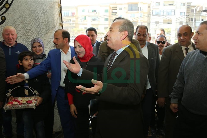 محافظ كفر الشيخ يفتتح معرض منتجات برنامج "مشروعك " 