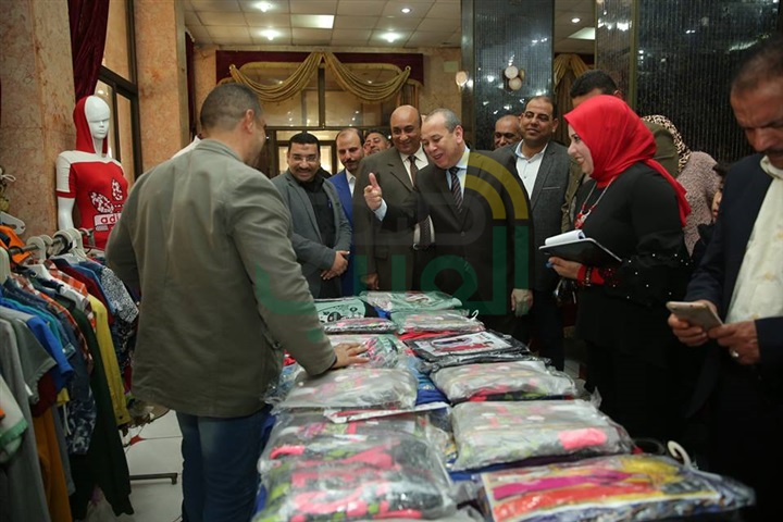 محافظ كفر الشيخ يفتتح معرض منتجات برنامج "مشروعك " 