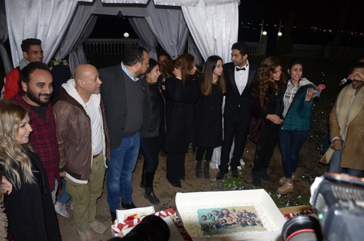 بالصور.. أبطال مسلسل كارمن يحتفلون بأخر يوم تصوير بالصور.. أبطال مسلسل كارمن يحتفلون بأخر يوم تصوير