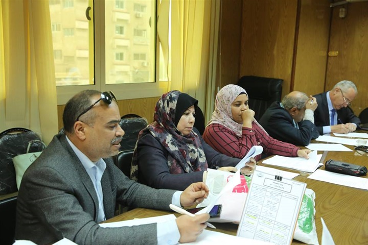 بالصور.. محافظ كفر الشيخ يتابع أعمال لجنة اختيار الأم المثالية 