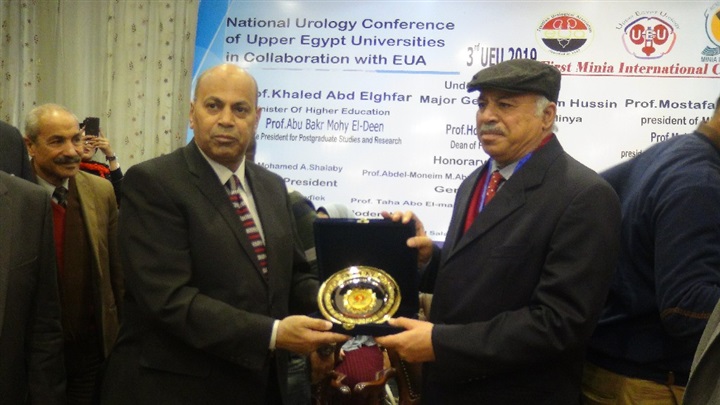 رئيس جامعة المنيا يفتتح المؤتمر السنوي الثالث لجراحات المسالك البولية بالصعيد رئيس جامعة المنيا يفتتح المؤتمر السنوي الثالث لجراحات المسالك البولية بالصعيد