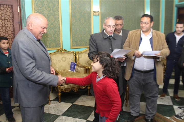 نقيب المعلمين يكرم أبطال نادى المعلمين للجبت كوني دو
