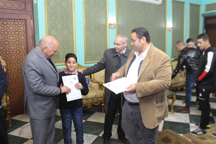 نقيب المعلمين يكرم أبطال نادى المعلمين للجبت كوني دو