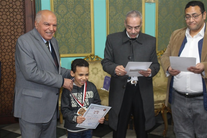 نقيب المعلمين يكرم أبطال نادى المعلمين للجبت كوني دو