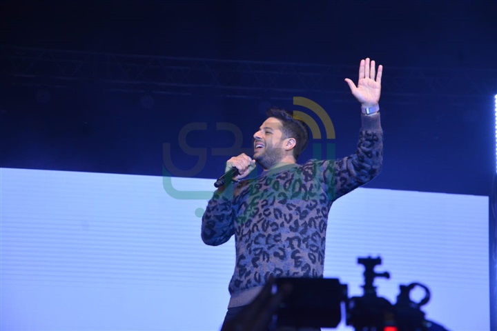 بالصور.. حماقي يفتتح حفله بنادي الشمس بـ "كل يوم من ده" بالصور.. حماقي يفتتح حفله بنادي الشمس بـ "كل يوم من ده"