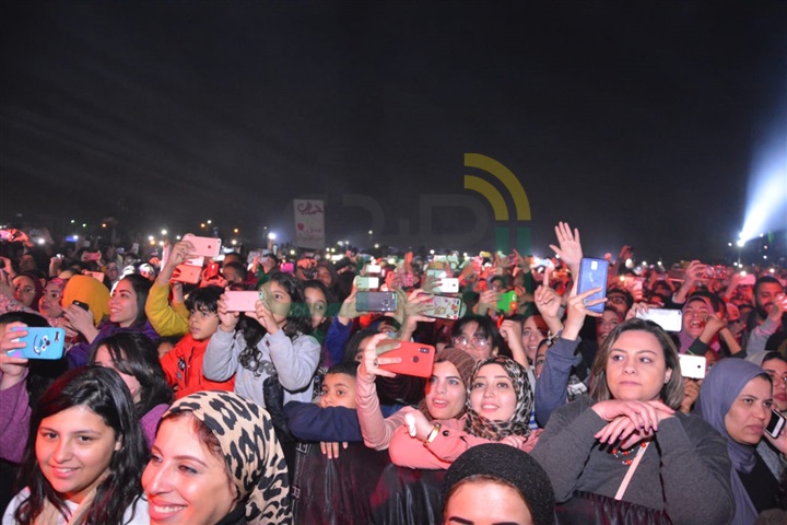 بالصور.. حماقي يفتتح حفله بنادي الشمس بـ "كل يوم من ده" بالصور.. حماقي يفتتح حفله بنادي الشمس بـ "كل يوم من ده"